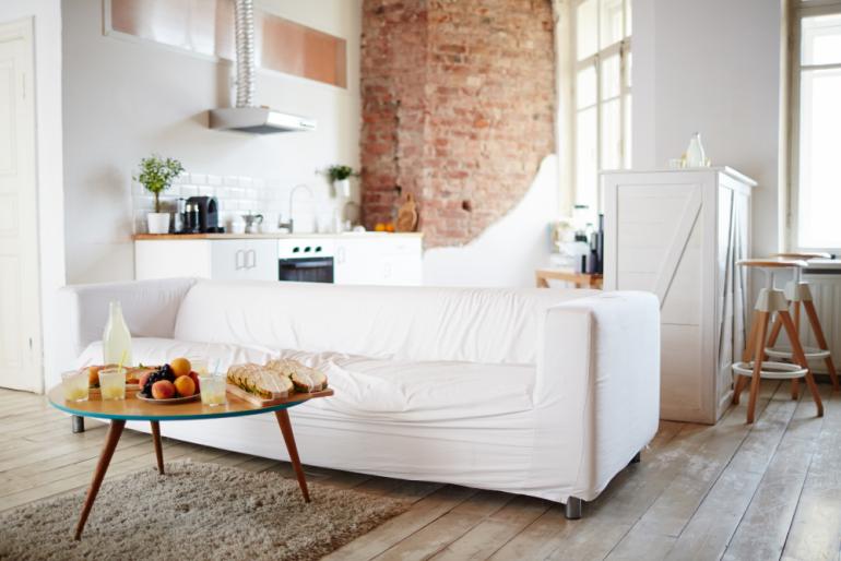 vista de cocina y sala minimalista en apartamento tipo loft