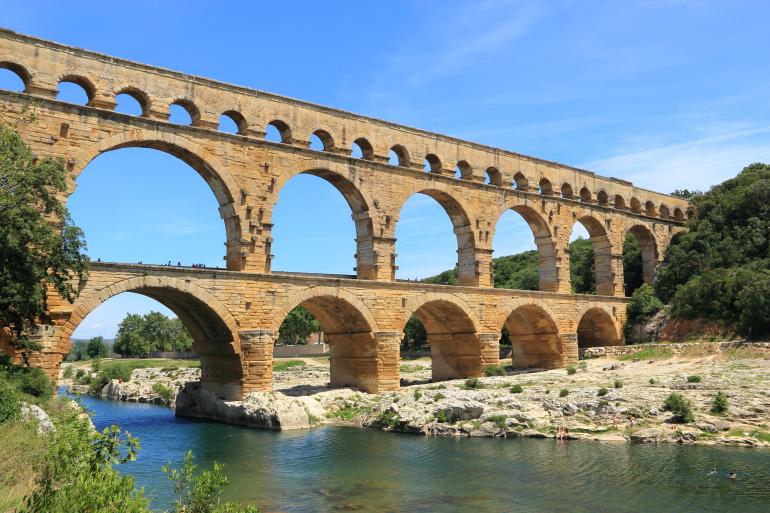 El acueducto romano es uno de los diseños más revolucionarios de la arquitectura innovadora de la antigüedad. 