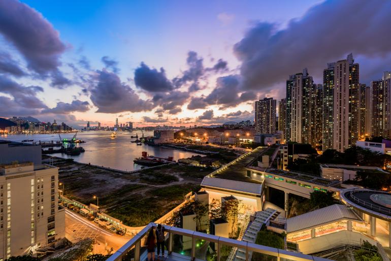 Vista panorámica de Barranquilla al atardecer, que refleja la belleza de la ciudad y su próspero mercado de alquiler.