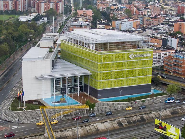 El Cubo de Colsubsidio por fuera, una construcción Coninsa. 