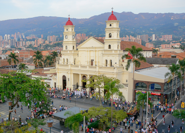 vista del parque principal en Envigado
