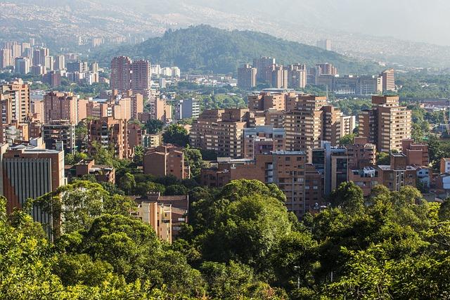 vista de edificios en mejores barrios de Medellín 