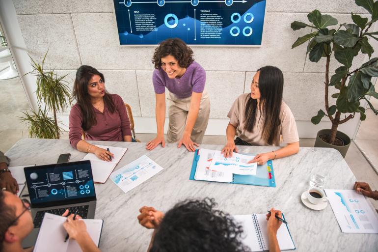 equipo Coninsa tomando decisiones basados en datos