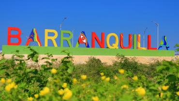 Letrero de presentación de la ciudad en lugares turísticos de Barranquilla