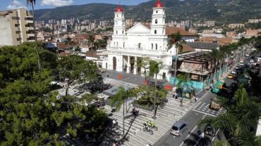 mercado inmobiliario en Envigado, vista panorámica del parque principal