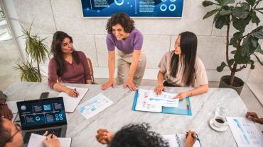 Equipo Coninsa tomando decisiones basados en los datos