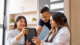 EquipoConinsa otrogando el nuevo decreto