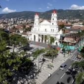 mercado inmobiliario en Envigado, vista panorámica del parque principal