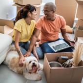 Pareja siguiendo las recomendaciones para vender tu casa.